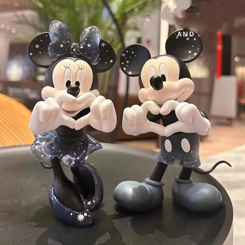 Mickey & Minnie Couple Figurine Set – Romantic Heart Pose Disney-Inspired Showpiece | Cute Cartoon Couple Decor for Home, Desk & Gift