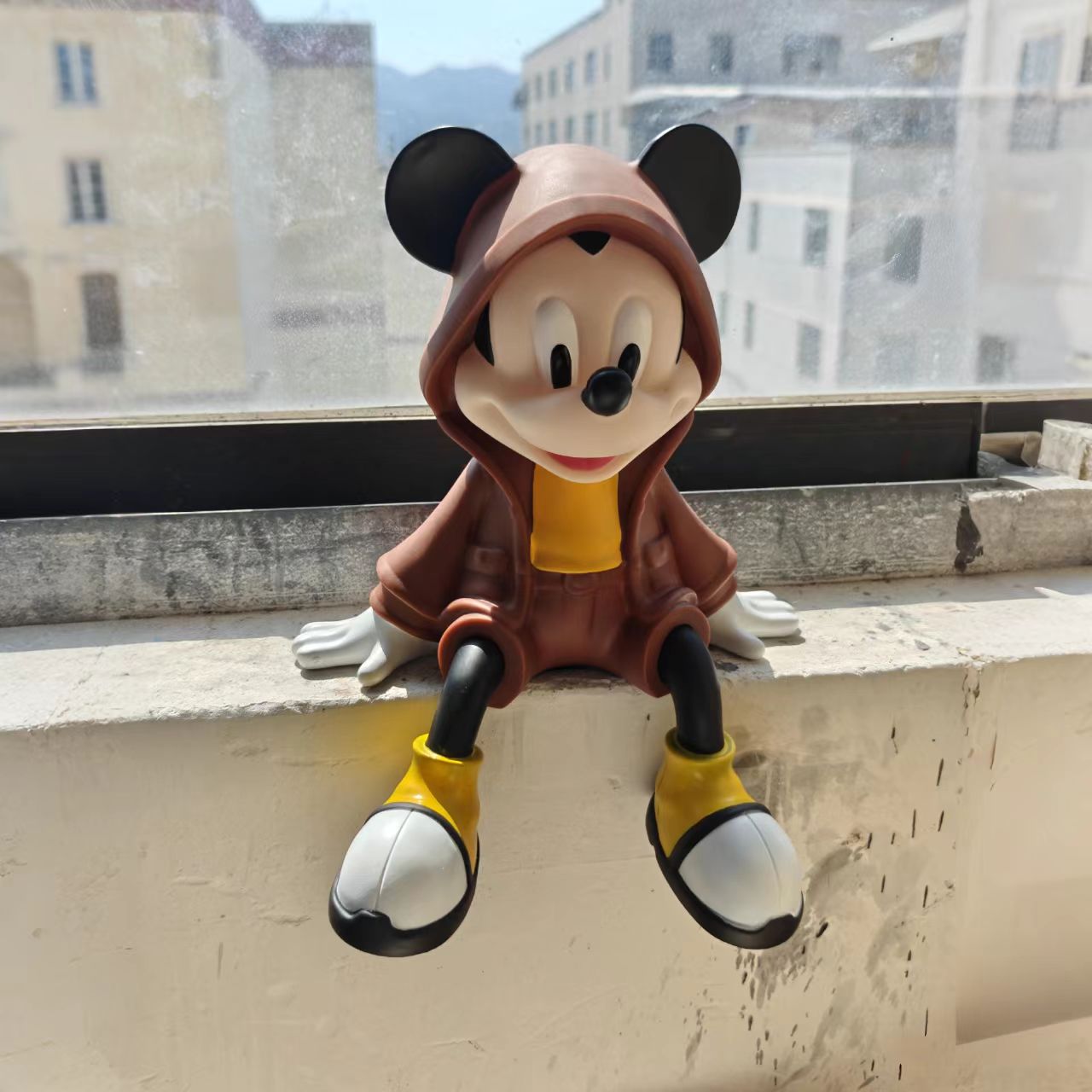 Disney Mickey Mouse Hoodie Sitting Figurine – Cute Kawaii Mickey Mouse Shelf Decor Showpiece for Bedroom, Office Desk & Home Decoration