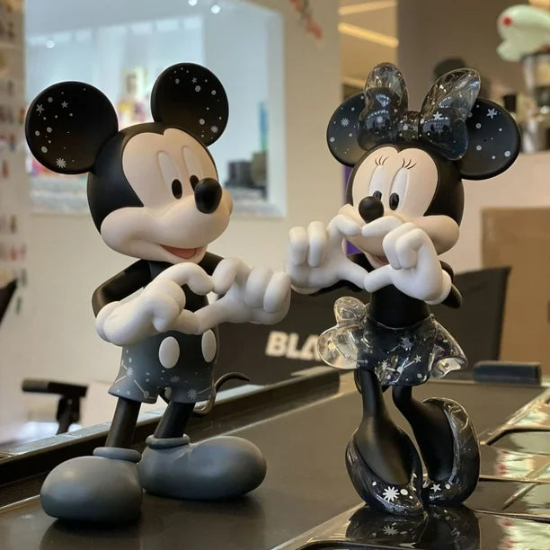 Mickey & Minnie Couple Figurine Set – Romantic Heart Pose Disney-Inspired Showpiece | Cute Cartoon Couple Decor for Home, Desk & Gift