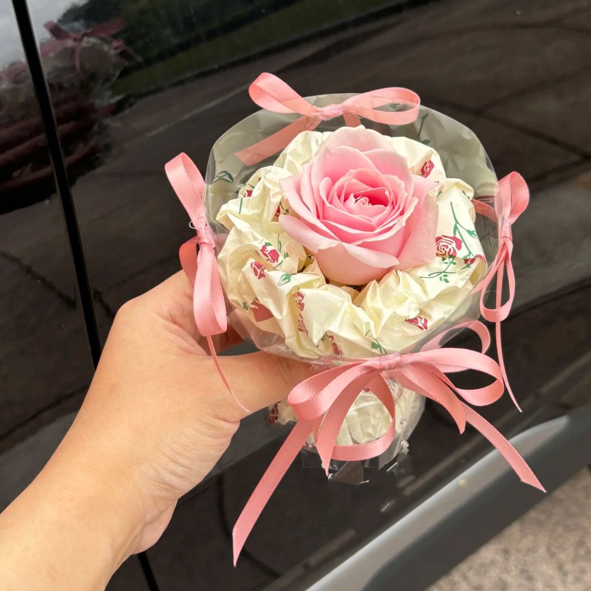Single Rose Flower Bouquet – Elegant Artificial Rose Gift with Decorative Wrapping & Ribbon | Romantic Birthday, Anniversary, Valentine’s Day Gift