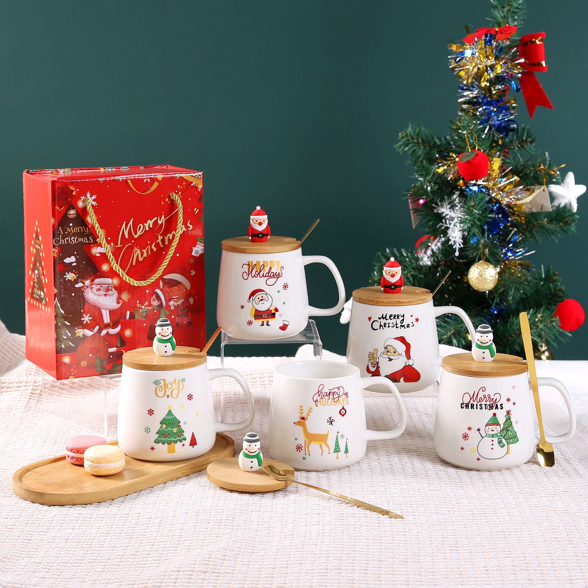 Christmas Theme Ceramic Coffee Mug with Wooden Lid, Golden Spoon & Gift Box – 400ml