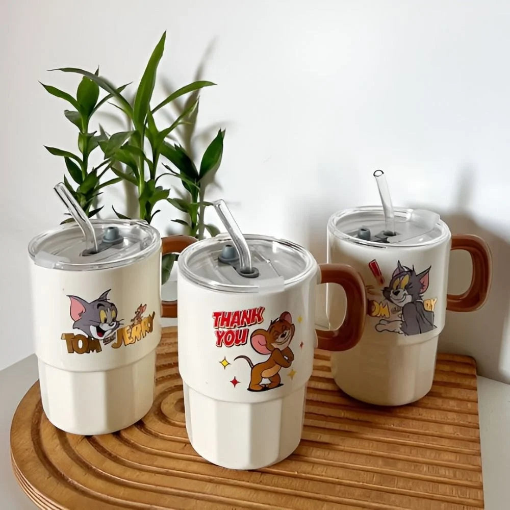 Tom & Jerry Cute Coffee Mug with Straw & Lid – Cartoon Printed Sipper Cup | Kawaii Aesthetic Milk Mug with Handle | Travel Friendly Reusable Drinkware (Single Piece)
