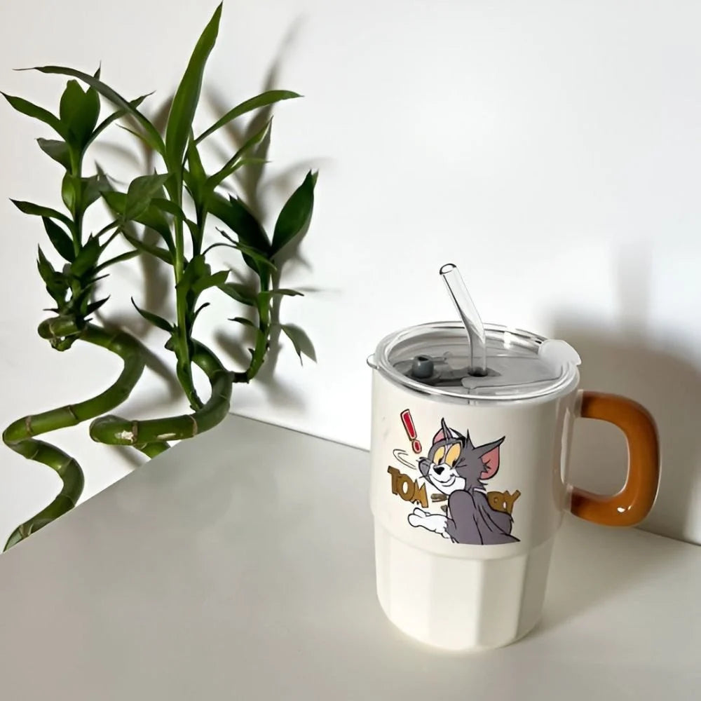 Tom & Jerry Cute Coffee Mug with Straw & Lid – Cartoon Printed Sipper Cup | Kawaii Aesthetic Milk Mug with Handle | Travel Friendly Reusable Drinkware (Single Piece)